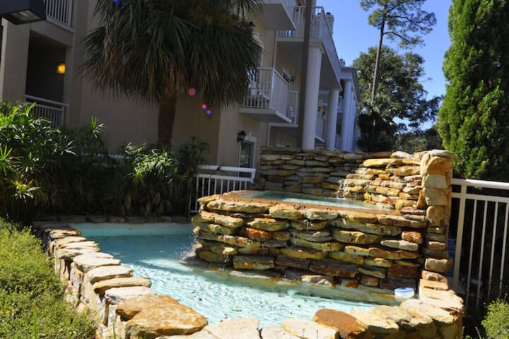 Hotel Exterior 45 of 47