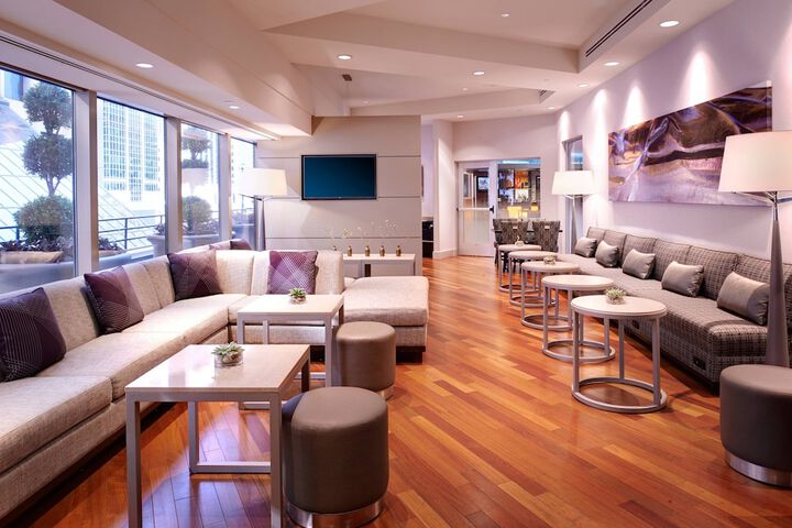 Lounge 77 of 92