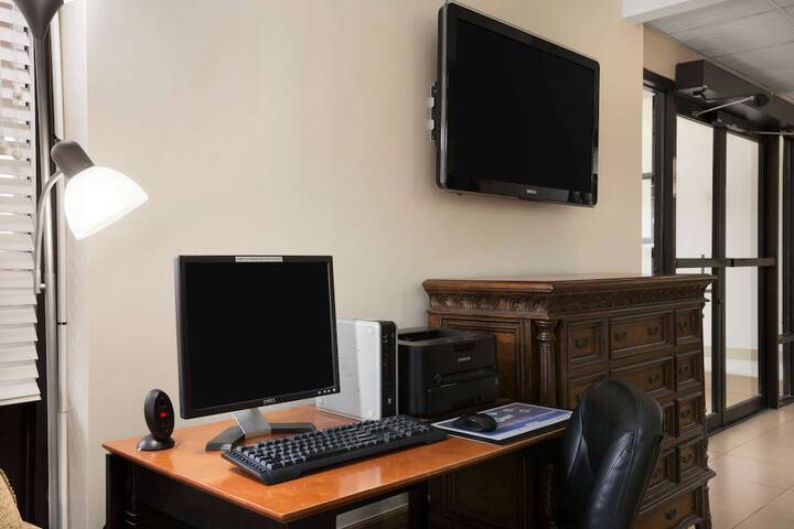 Business Center 27 of 29