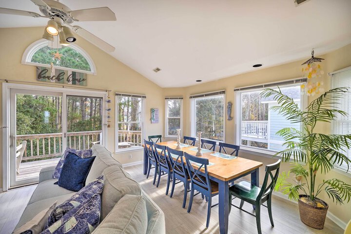 Coastal Home w / Community Pool 2 Miles to Beach!