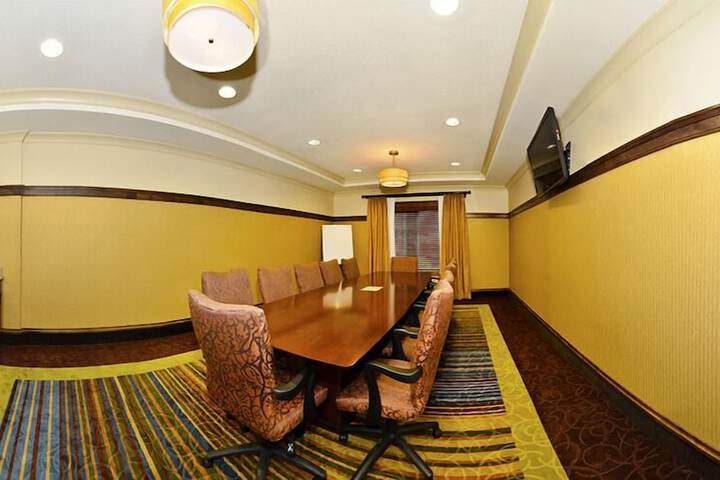 Holiday Inn Express and Suites Williston by IHG