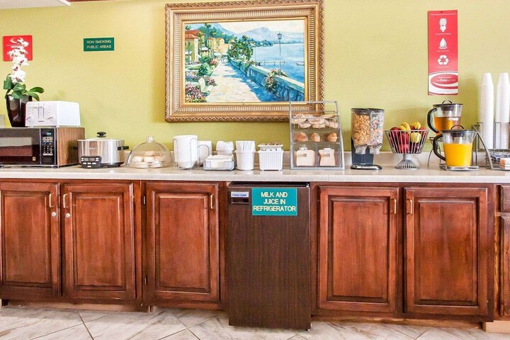 Breakfast/Coffee Service 21 of 24