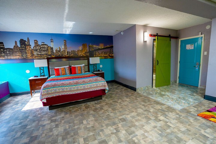 Room 34 of 90