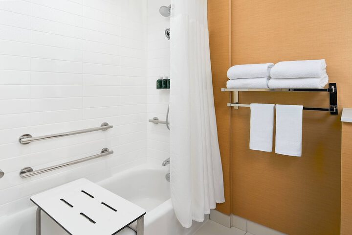 Fairfield Inn & Suite by Marriott Fresno Yosemite Intl Airport
