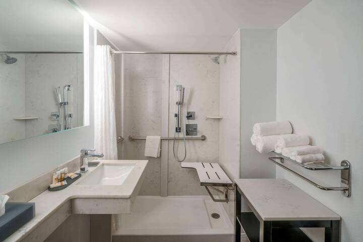 Room 16 of 52