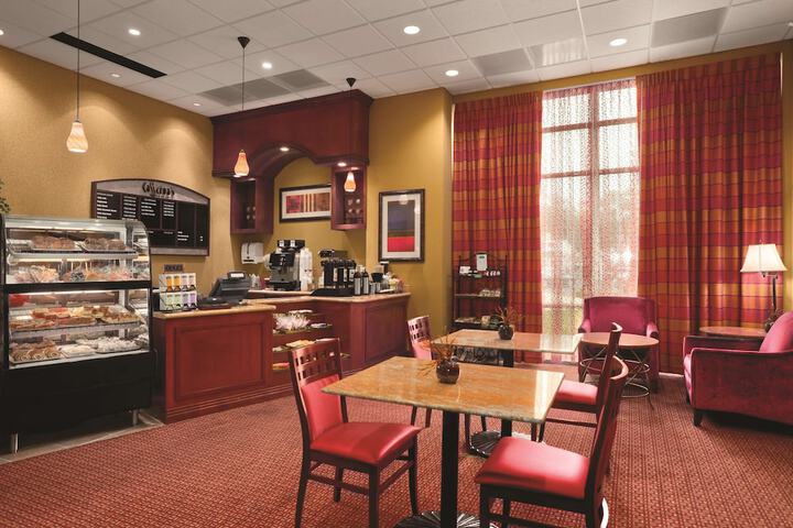 Embassy Suites by Hilton E Peoria Riverfront Conf Center