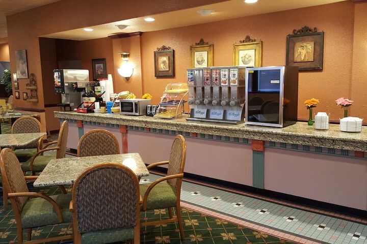 Breakfast/Coffee Service 90 of 110