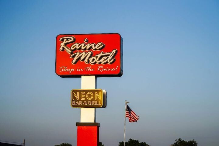 Raine Motel