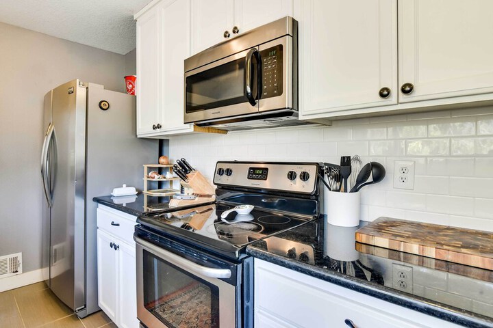 Charming Portland Home Walk to Light Rail!