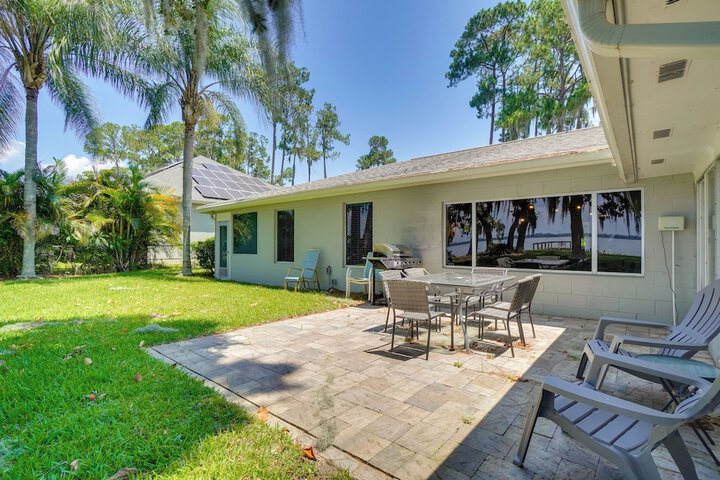 Luxe Waterfront Oasis w / Dock - Direct Lake Access