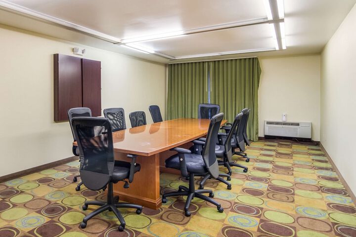 Comfort Inn & Suites Pittsburgh Fox Chapel