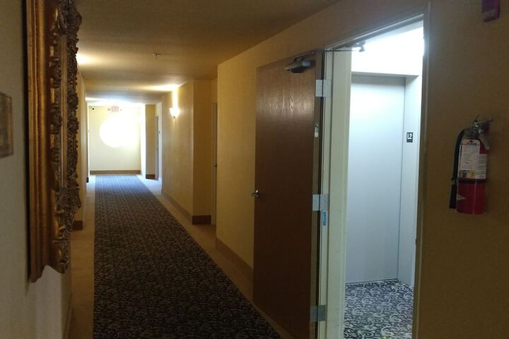 Ballroom/Hall 25 of 38