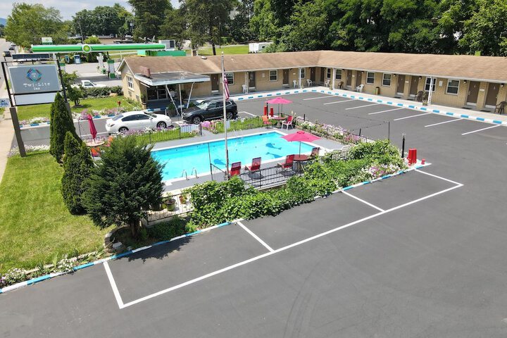 Twi-Lite Inn