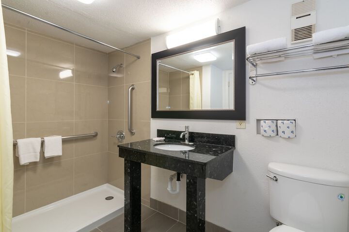 Room 20 of 38