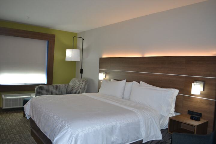 Room 8 of 34