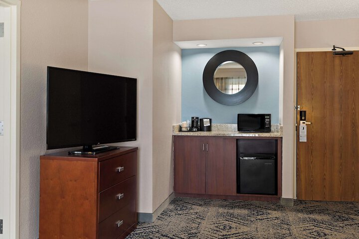 Room 13 of 33