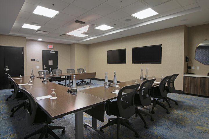 DoubleTree by Hilton Hotel West Edmonton