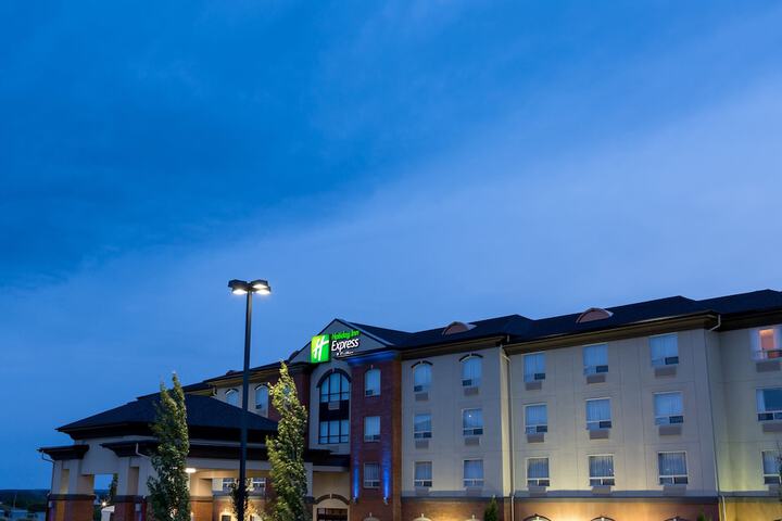 Hotel 4 of 107