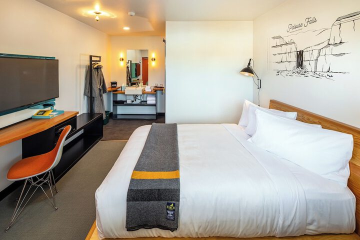 Room 44 of 46