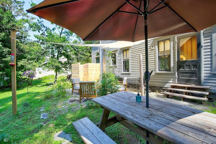 Walk to Downtown: Pet-friendly Millerton Home!