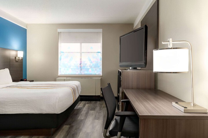 Room 28 of 39