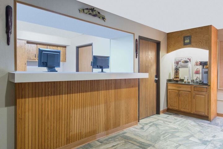 Super 8 by Wyndham Youngstown / Austintown