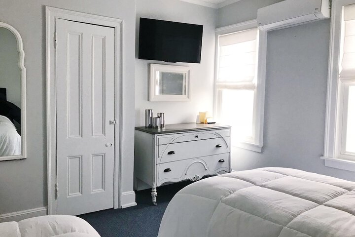 Room 28 of 183