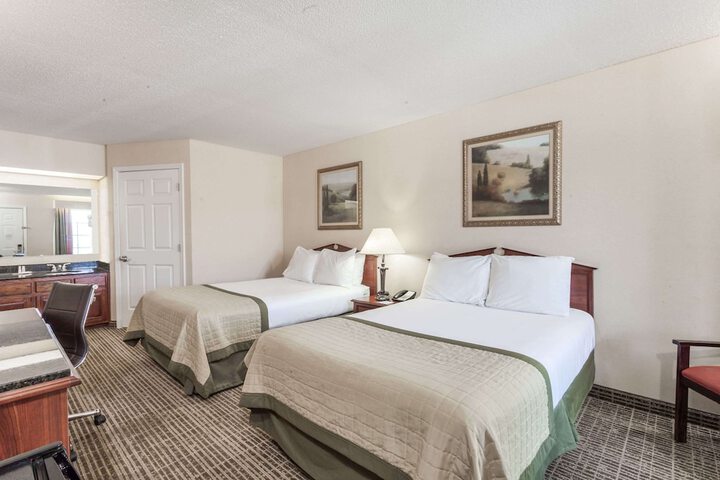 Baymont by Wyndham Hickory
