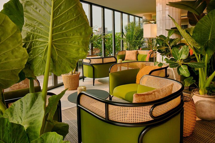 Lounge 75 of 78