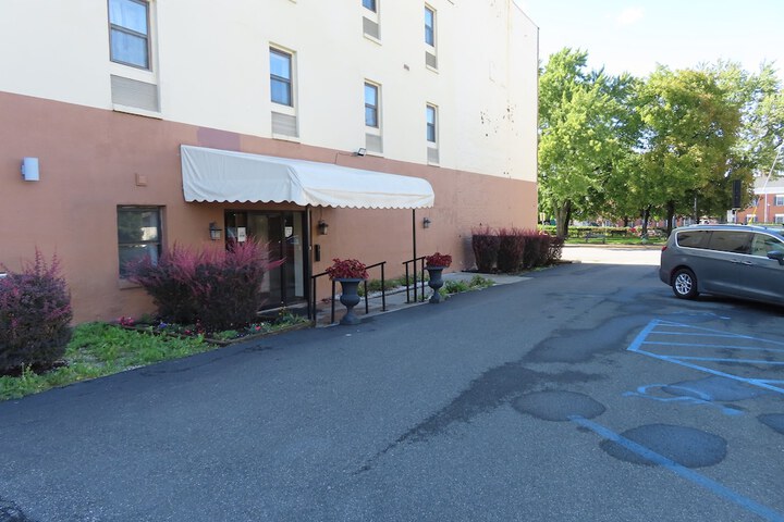 Hotel 4 of 76