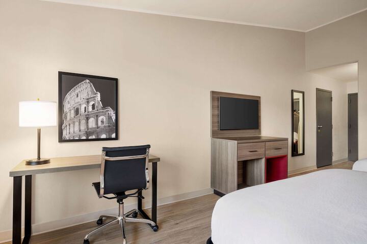 Room 18 of 39