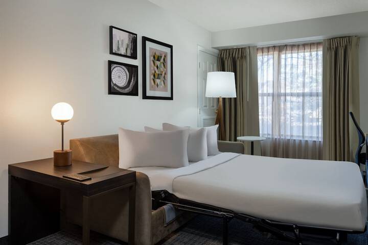 Room 25 of 37