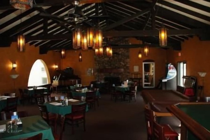 Dining 11 of 30