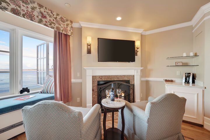 Room 11 of 27