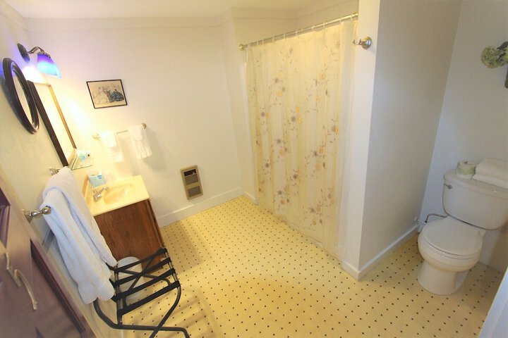 Alexanders Lodge