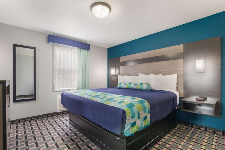 Room 16 of 32