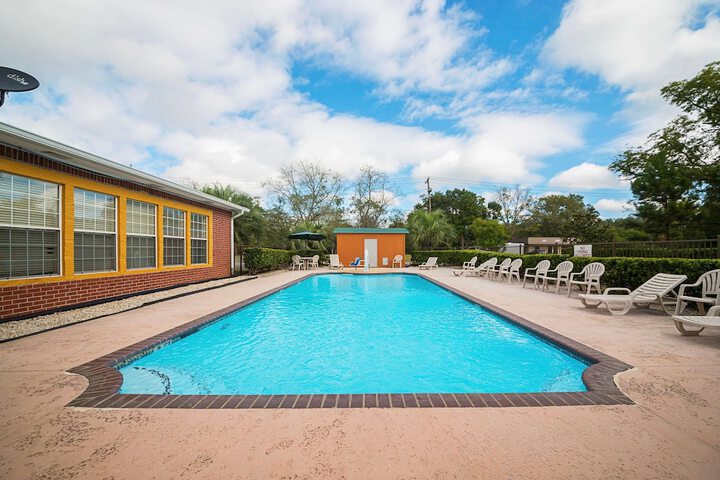 Pool 6 of 34