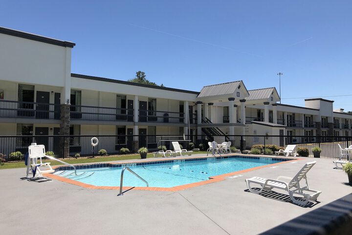 Hotel 6 of 51