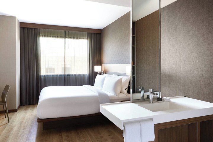 Room 20 of 37