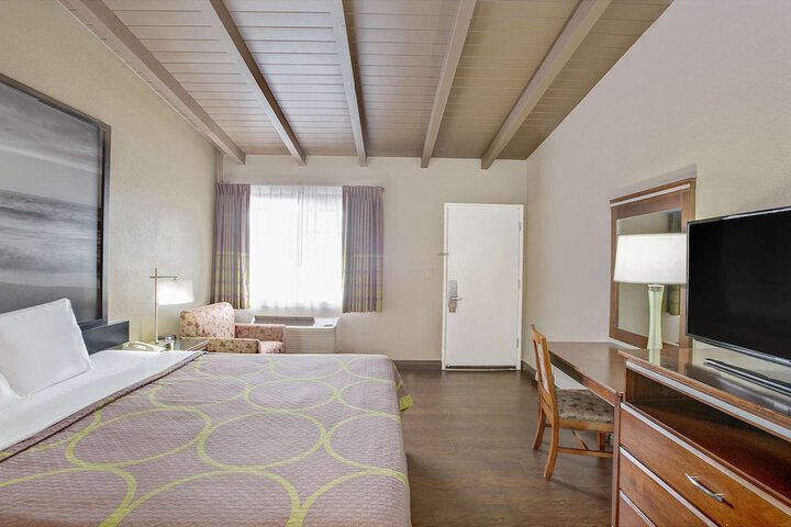 Room 4 of 24