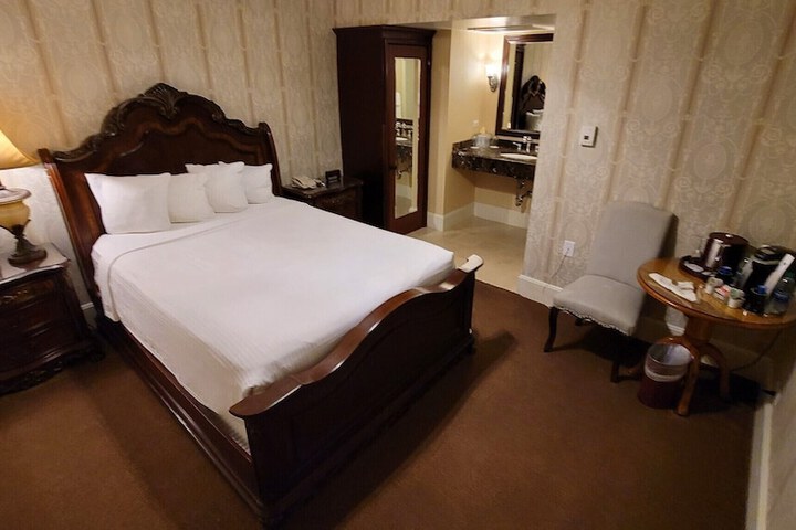 Room 59 of 104