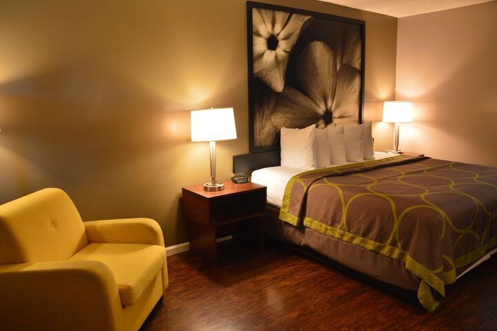 Super 8 by Wyndham Madison