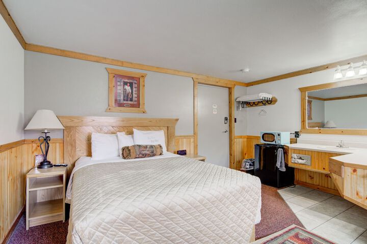 Livingston Inn - Historic