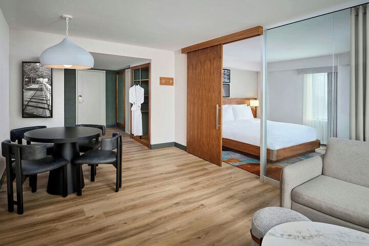 Ômage Hotel Montreal Laval, a Tribute Portfolio Hotel