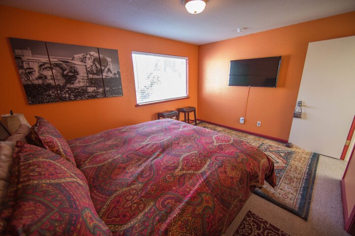 Room 24 of 48
