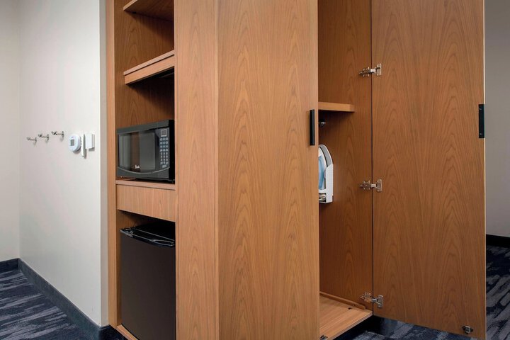 Room 10 of 27