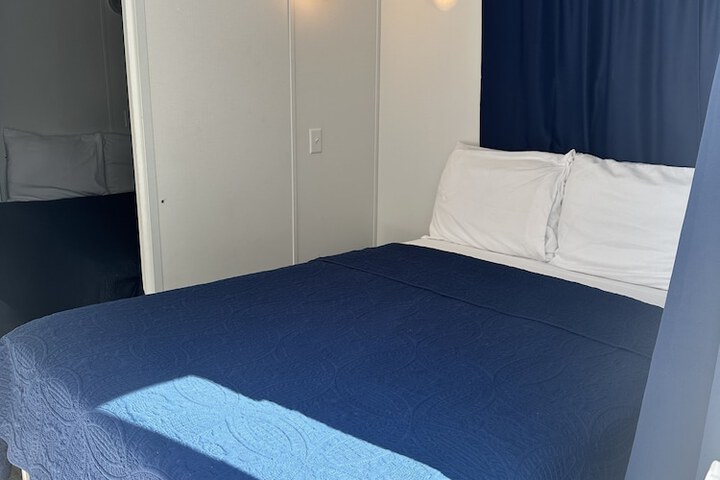Room 14 of 38