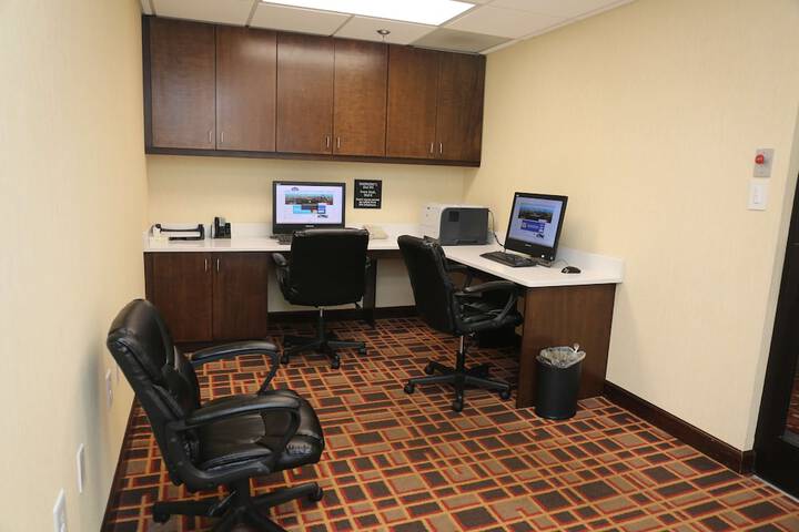 Business Center 39 of 39