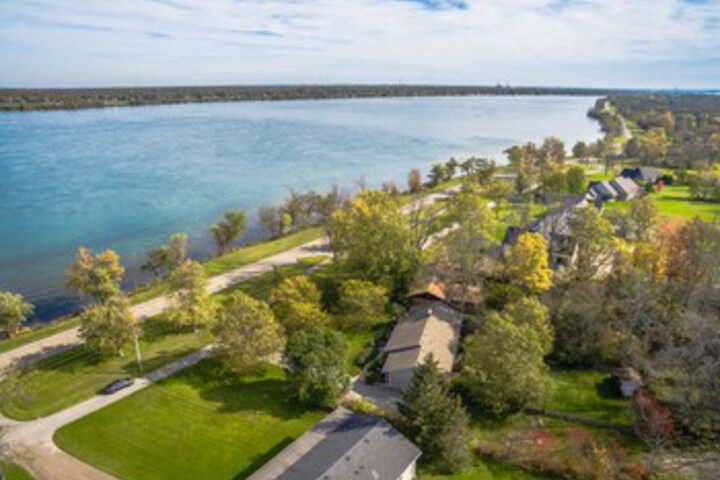 Niagara Falls Lakeview house