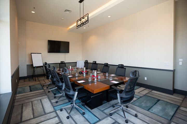 Hotel Indigo Everett - Waterfront Place by IHG